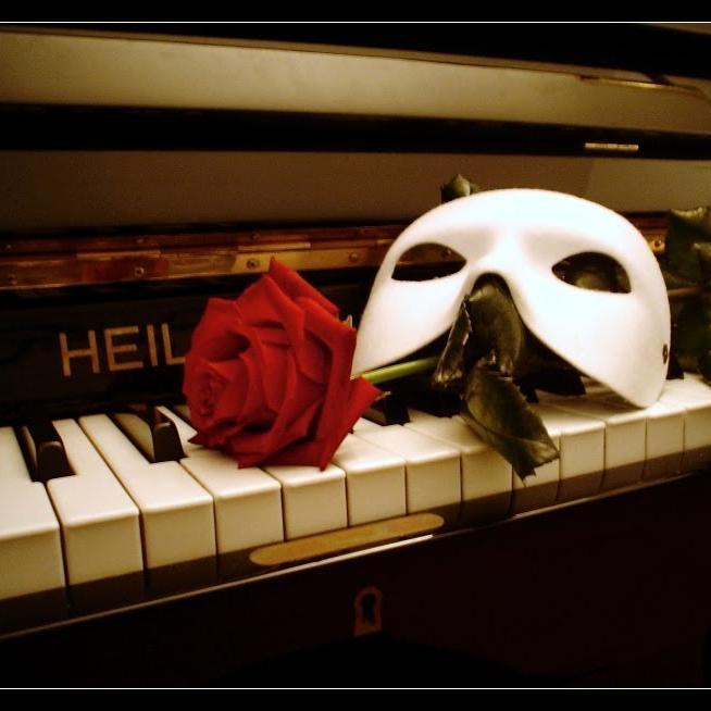 El fantasma de la Opera, Anonymus, V de Vendetta, la vida es una gran Opera y un espectáculo para seguir