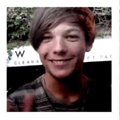 please follow @prettykidtommo she gave you this free follow!! have a great day babes :)