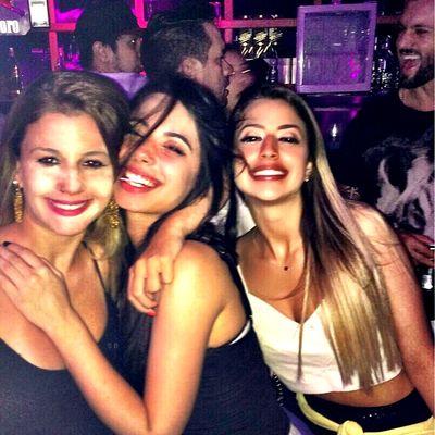 Só fotos de meninas. Se pegar curte ou da rt, da trabalho achar as fotos.
@caroreuai
