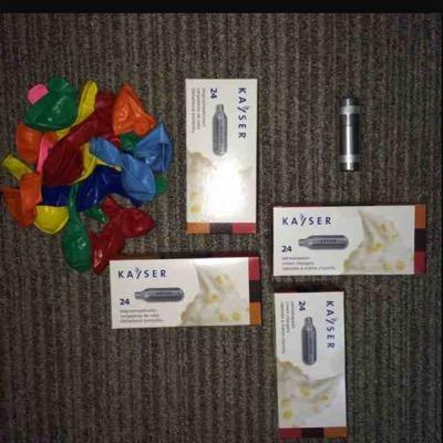 Essex balloons‼️ Laughing gas service based in Essex fast delivery ‼️10£ box of 24, 10£ a cracker !  call or dm us ‼️‼️instagram: @balloonsinside
