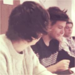 hiii this is a free follow.. my actual account is @ohlarryaf so please go follow me there :)