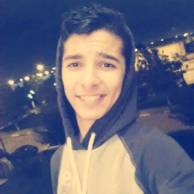 16 years old, PSN:lunaty-HOUSSAX, semi pro player with 5 years of call of duty experience, F/A need 3 good french player for aw competition in ps3 #VforVictory