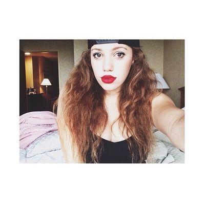 Go follow @jacksbadbitch bc she gave you a free follow ✳️