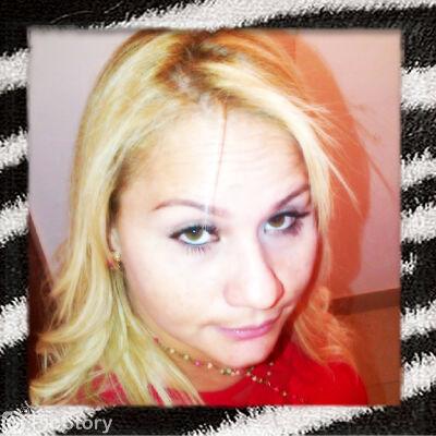 FELIZZ DE TENER UNA FAMILIA HERMOSA Y MIS TRES TESOROS Q SON TODO PARA MI Y AGRADECIDA CON MI DIOS LO AMO*
