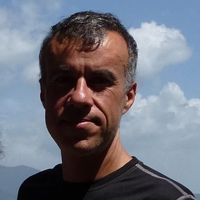 Urbanita viatger. Caminant i lector. Del teatre al cim, de la música al mar. Vi bo i bona cuina, Km0 i atrevida. Químic amb vocació d'antropòleg. Català alatac!