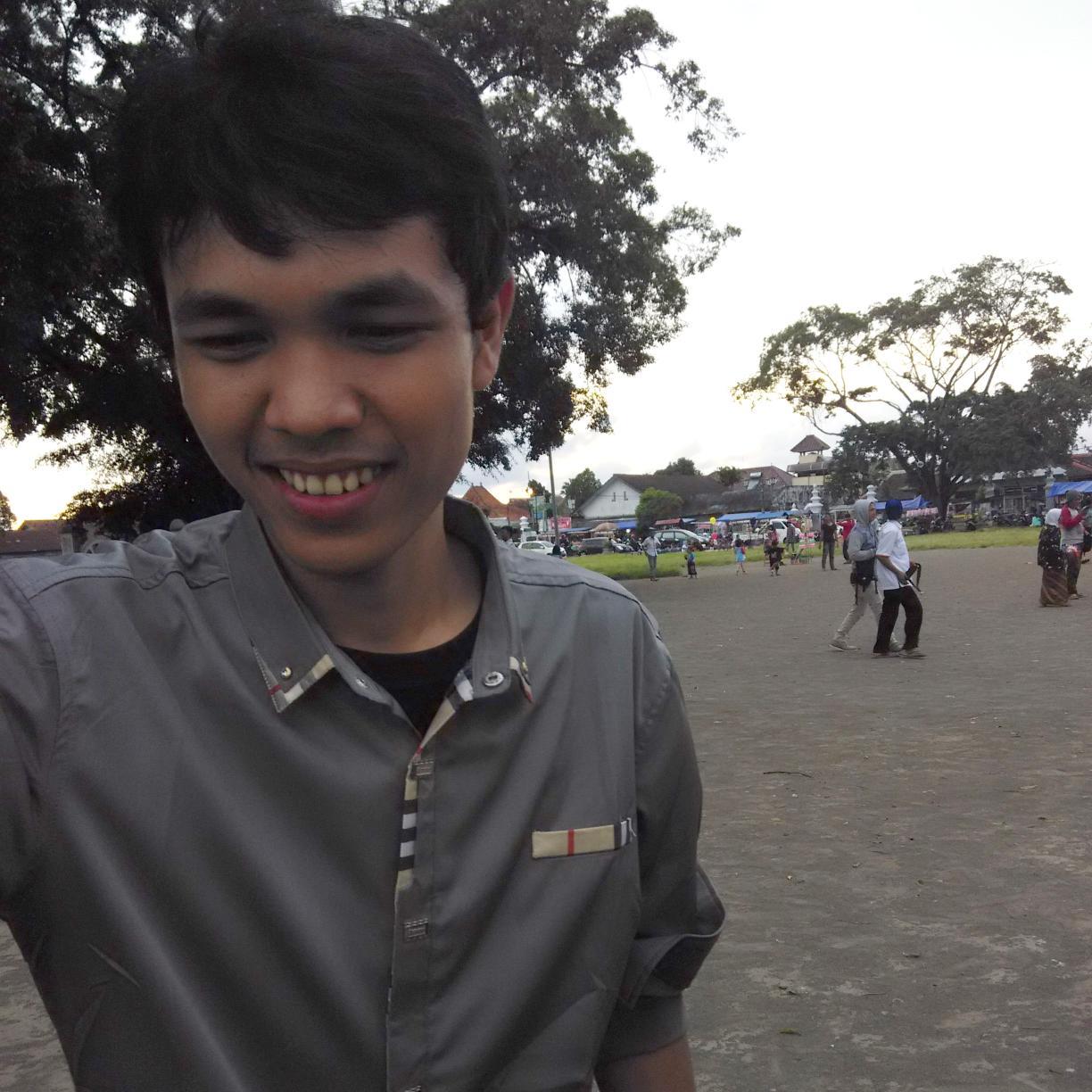 I am not PERFECT but i know how to make someone HAPPY | STMIK Amikom Yk | I am designer in HOAX Production !