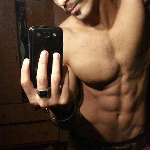 A handsome gym freak guy from Pakistan looking for handsome and cute guys to meet.
