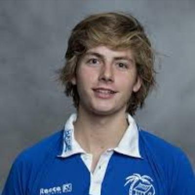 16 yo // Hockey // Drum, gitaar en piano :) // ook wel de stoere jongen // kijkt ook veel yt!