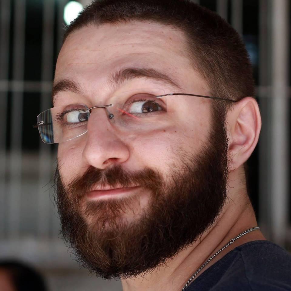 Designer Gráfico, Analísta SEO, Professor de Informática e inglês. Viciado em tecnologia e Nerd nas horas vagas. Amo carros, mulheres e jogos.