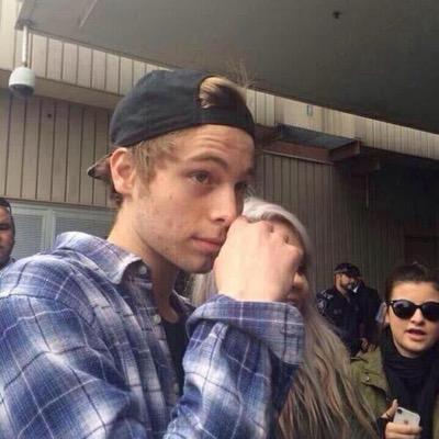 GO FOLLOW @horcruxmgc BC SHE GAVE YOU A FREE FOLLOW