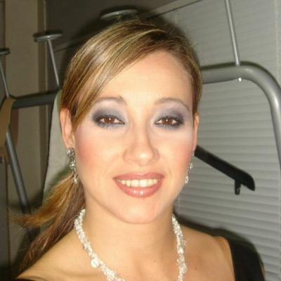 Singer/cantante/composer/compositora/creative/creadora/active/activa/mother/madre/empresaria.