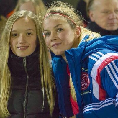 tesshoogendijk_'s profile picture. | football player | SV Heinenoord MB1 | anouk hoogendijk best football player⚽️❤️ |