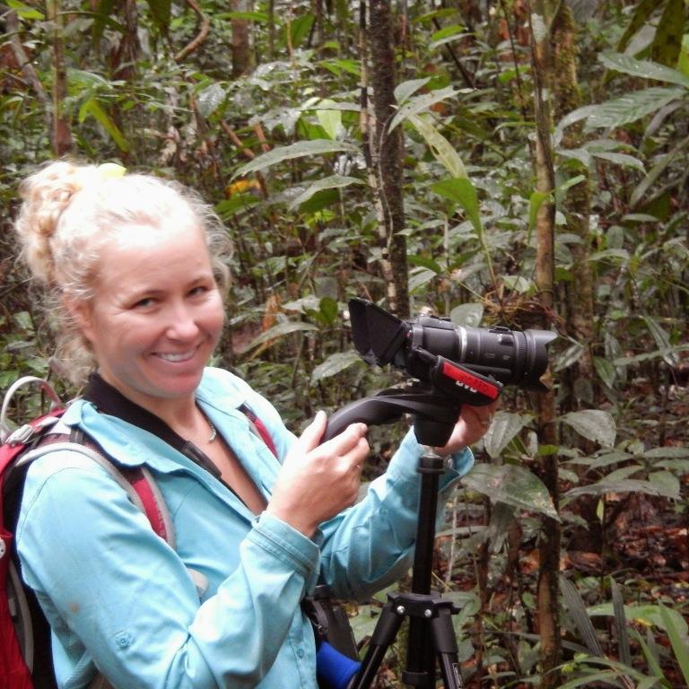 Ethologist, lecturer @UWBiology, mother, photographer, artist, frog catcher, hummingbird trainer, zoo enthusiast, fencer, polo player