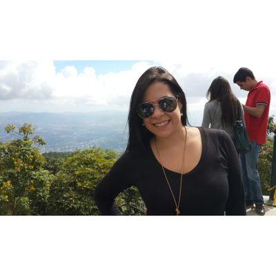 Caraqueña de nacimiento, guayanesa de crianza!Dicen q a pesar d todo, el ave regresa al nido, nuevamnte viviendo n la Capital.. Pero con el tumbao guayanes!