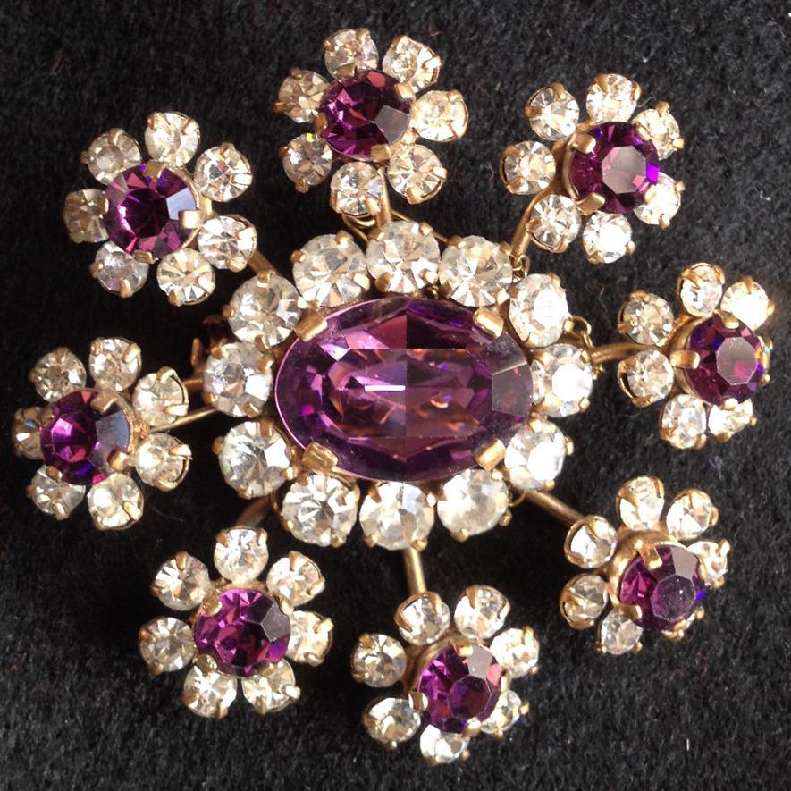 An amazing treasure trove of vintage, preloved, antiques and collectibles.  Based in Henley on Thames RG9 1HG open Wed-Sat 12-4pm 2015 http://t.co/pt5FCsp8eY