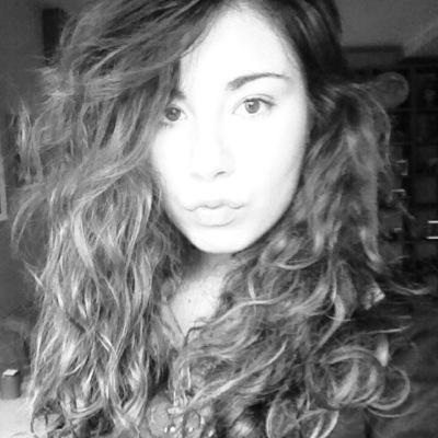Enchanté! Federica, 18 anni, maturanda al liceo classico di Milano. Perennemente stanca quando piove e iperattiva quando c'è il sole. Un po' ape regina.