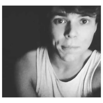 niallniall399's profile picture. Follow from @smokewithniall