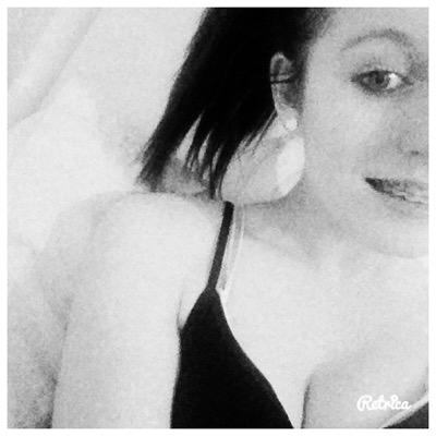 just another girl in a big crowd✌️