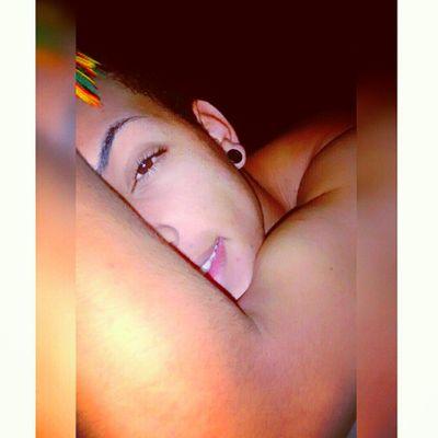 Tenho várias caras. Uma é quase bonita, outra é quase feia. Sou um o quê? Um quase tudo.,