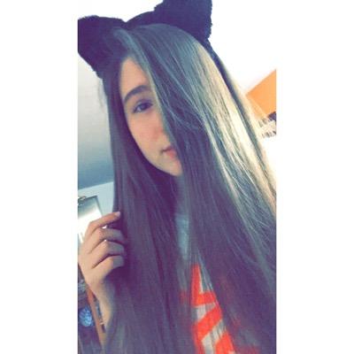 Dear Ariana, if u see this, I love you so much, you're my everything and I'd be the happiest girl if u follow me on @fxngirlsemoji ☁