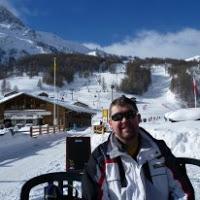 Full time IT Consultant, part time golfer/skiier/biker but feel there is a problem with the balance there