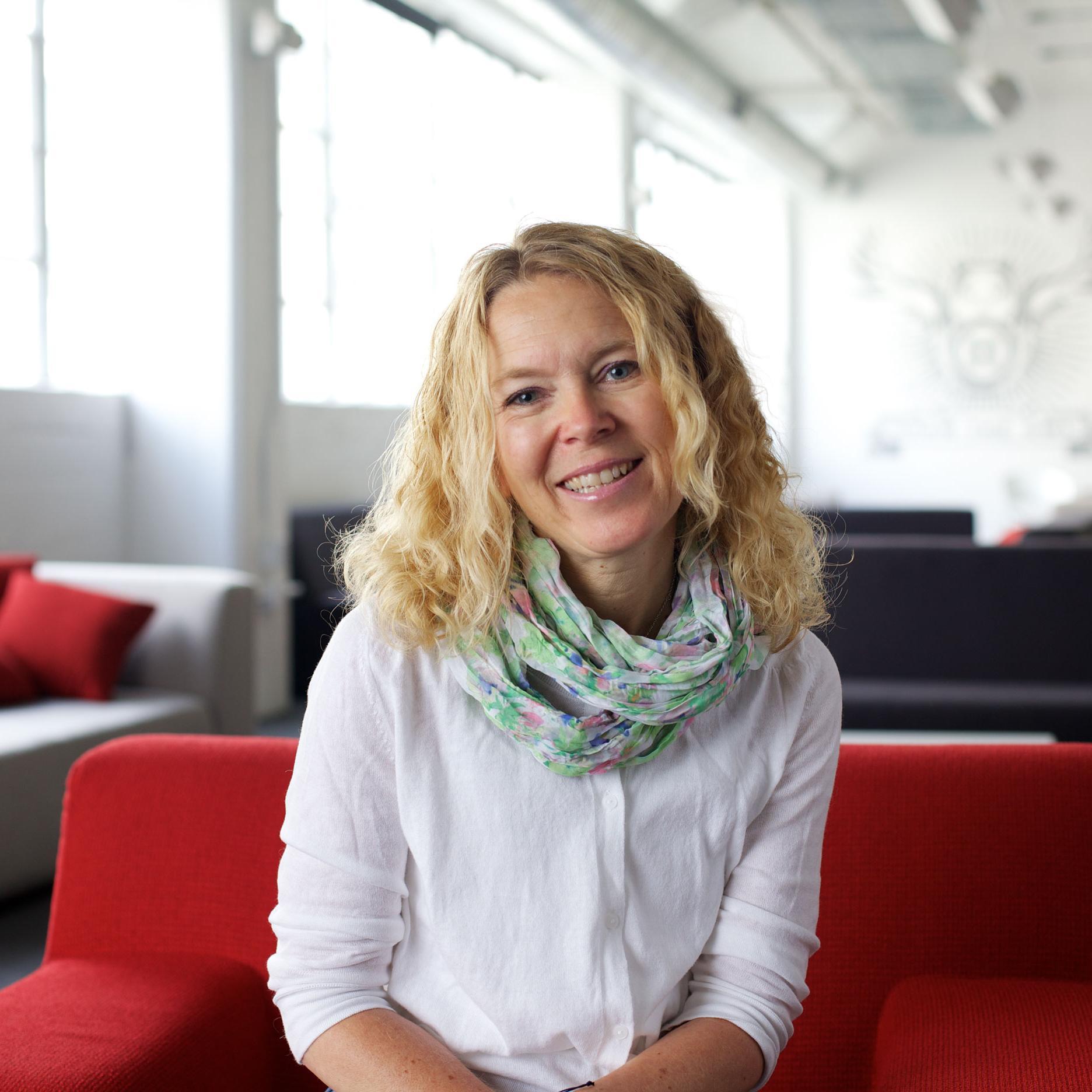 High-tech marketer. Stanford faculty. World traveler. Skier.  At my best in the mountains with family and friends.