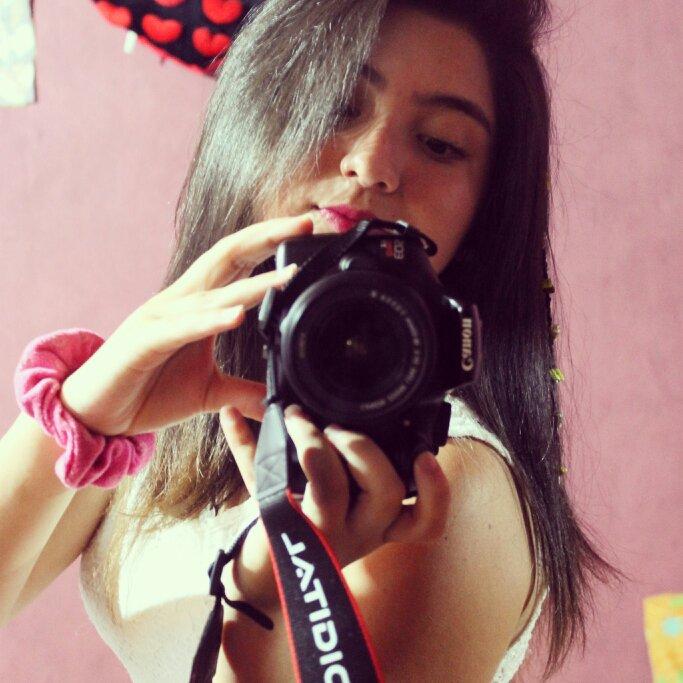 HoliHoli! Yo soy simpática & muy sociable. Me encanta La Fotografía! Sígueme & te sigo! :333 http://t.co/2d421vjYBT