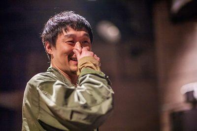 연극인 자유를 갈망하고 평화를 지향하며 서로의 믿음으로 살기를 희망합니다 커피와 한잔의 소주 한모금의 담배만으로도 세상의 모든것을 가진것같은... 나는 제발 내 앞에 계신분들이 행복하기를 바란답니다*^^*