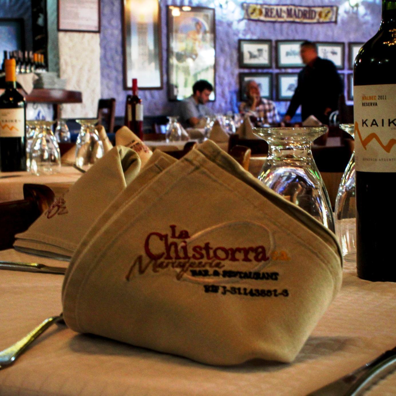 Ofrece un espacio místico, elegante y una atención inolvidable; especialistas en Marisquería y Carta española.  #AmanteDelVino #HalaMadrid #Foodie #FutbolFan