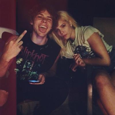 living in New York. loving life and 5sos. Halsey is a babe you know.