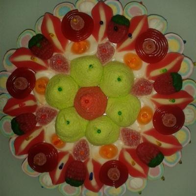 Tartas y detalles artesanales hechos con chuches. Ideales para endulzar momentos especiales