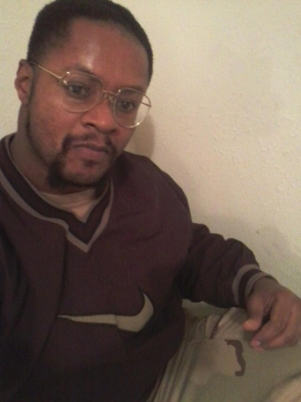 SwaneganVictor's profile picture. around the corner from west hell ....an two blocks from south shit