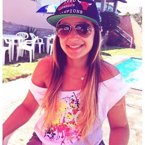 Quem se define se limita.