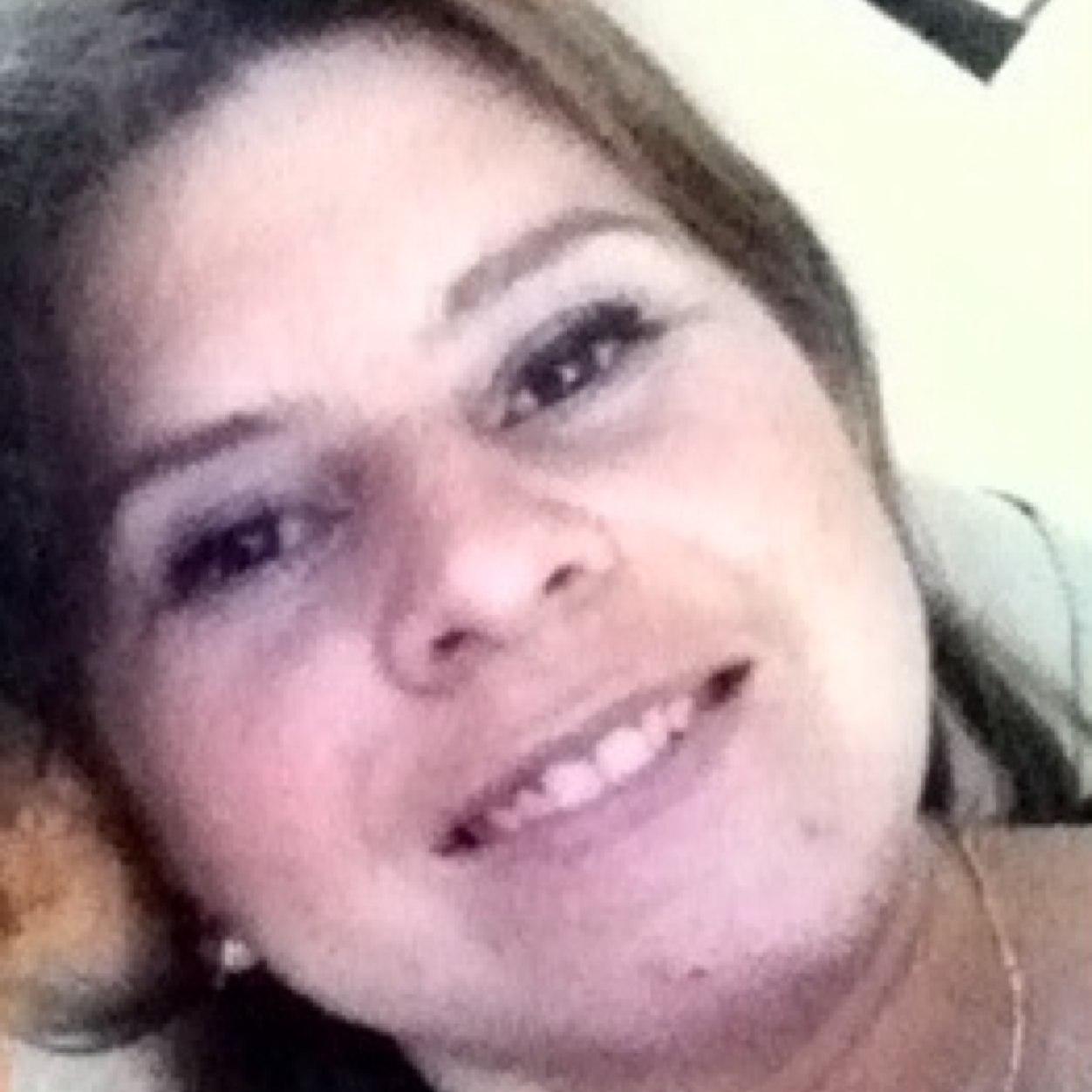 Twiter  sugiere que  en este pequeño espacio escriba algo sobre mi vida o que me identifique, con una frase típica, en 160caracteres? Pff, no alcanzo po'!!!