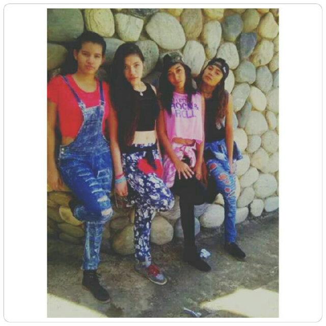 Bailariana de JustDance... 100% Directioner 5SOSFam.     La vida es un baile y el mundo un gran salón