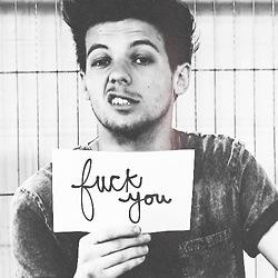 Louis passou aqui pra dizer que as fãs são gostosas ♥