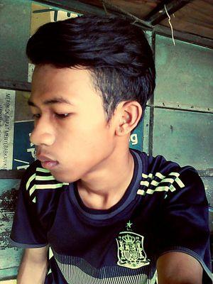 Singer-Songwriter-Guitarist in @ThirtyThursday \Rock-Alternative/ Don't Tell Me About The Past, 'cause I Want to FORGET it