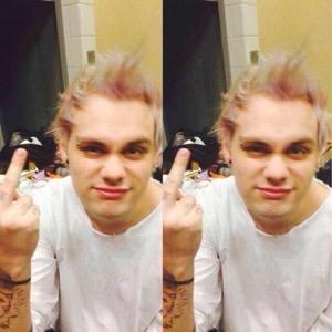 follow @sourcalumhood bc she gave you a free follow. ask for a fb