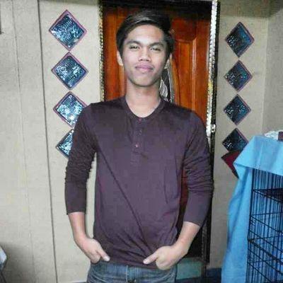 I LoVE ALLAH,,I LoVE family,,I LoVE takraw,,and I.M single tripeople..Now 18 yers old,.