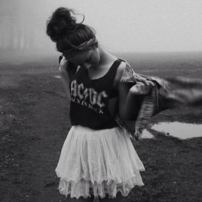 FerreiraJuliaf's profile picture. ~hearts are wild creatures, thats why ribs are cages~