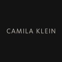 Camila Klein é artista plástica e designer de acessórios e há 12 anos cria, para a marca que leva seu nome, verdadeiras obras de arte em fashion jewelry.