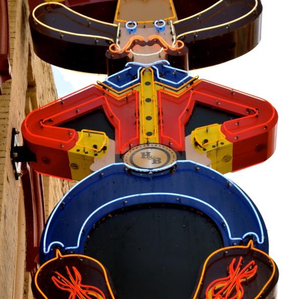 hipstertwang's profile picture. A Mash-up of Nashville's Old & New.