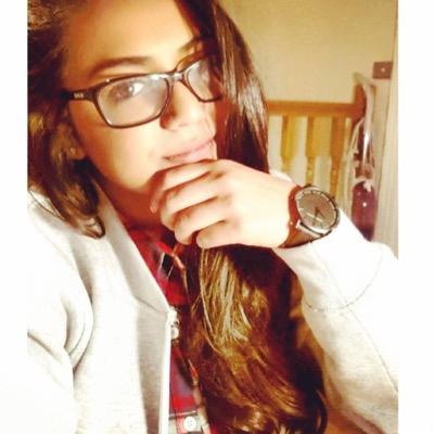 Just be yourself sunshine| 21 years young| Postive Vibes 24/7 |Raving hard est 93'