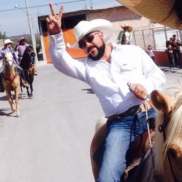 Siempre alegre y neta que nunca triste. Agradecido y con mucha Fe. El mejor amigo y con mucha hueva para ser enemigo... Le voy a las Chivas aunque ganen