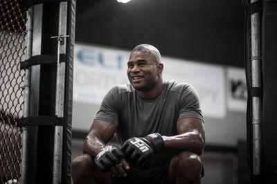 AlistairO284's profile picture. think straight, don't think sideways