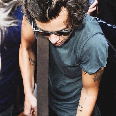 follow @xgrungeharry for a follow back!