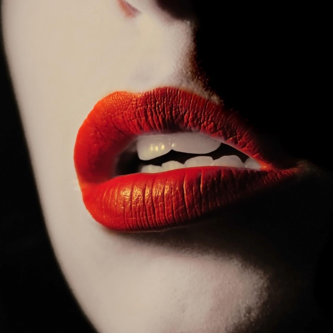 Amateur sex bloggers in a Sub/Dom relationship. CONTACT: sexcapadessecrets@gmail.com.