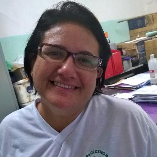 Uma pessoa que não gosta de ficar parada,estou sempre me reinventando,buscando novos amigos,novos horizontes...E empregadaaaaaaaaaaaaaaaa!!!!!!!!