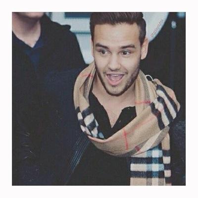 follow @CALUMDlA 
please retweet
