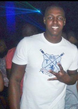 ChocoThuglife's profile picture. Um covarde morre mil vezes, um soldado morre de um só jeito  (Tupac)